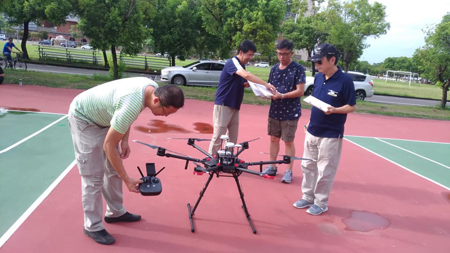 5月11日就博會「產業展示區」請來長榮大學無人機中心進行成品展示與實作體驗，民眾可現場操控無人機。