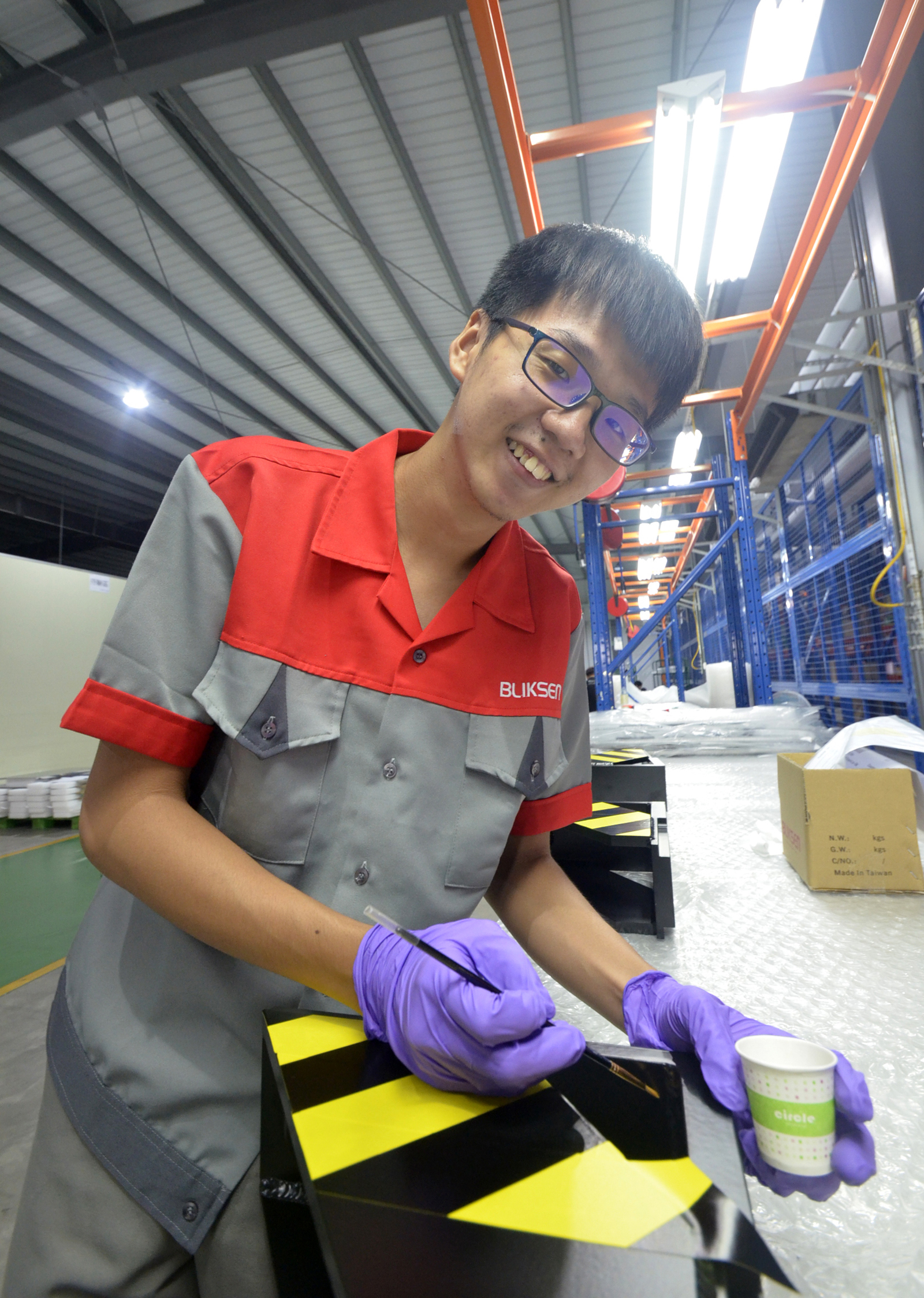 黃郁德參加勞動部雙軌計畫，不僅磨出抗壓性與專業度，畢業後也獲企業加薪留用，薪水比一般社會新鮮人還高。