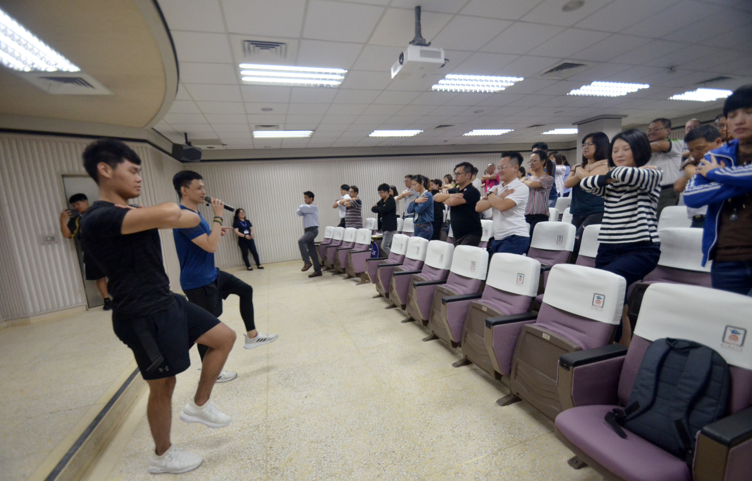 現場亦有產業人才投資方案成果發表會，還有辦訓單位帶領與會民眾進行健康體適能操，展現辦訓成效。