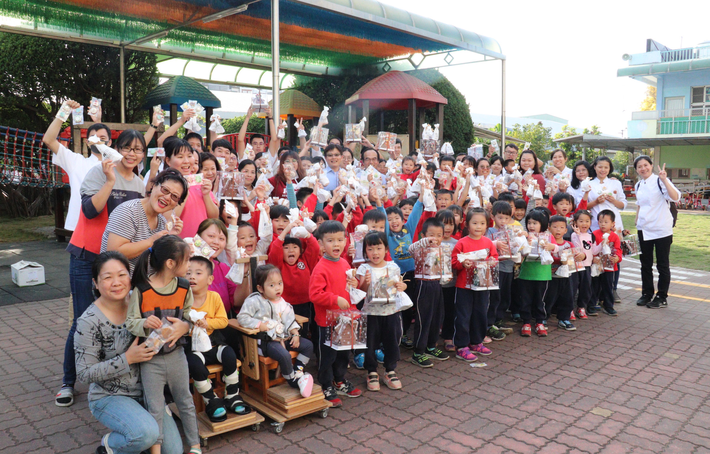 1-職訓學員與伯利恆學童歡度耶誕