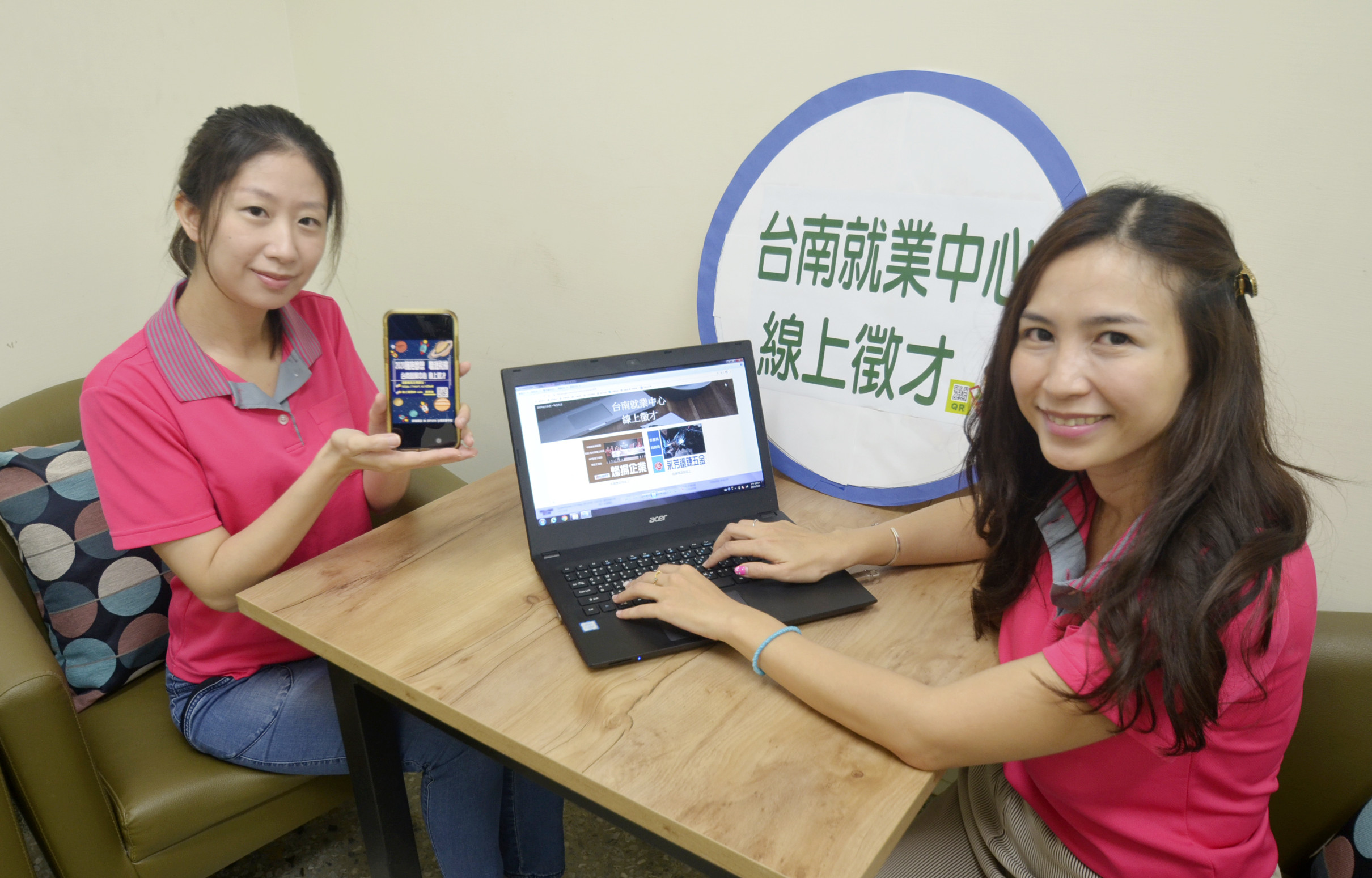 因應畢業季，台南就業中心即日起至6月5日舉辦線上徵才活動，總計851個工作機會，其中超過3成職缺待遇30K起跳。