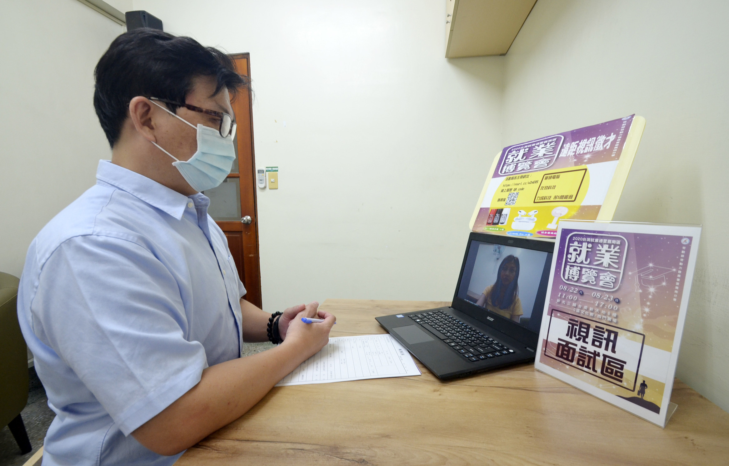 華碩等5家知名廠商將於8月22、23日於就博會現場視訊徵才，歡迎有興趣民眾參與，遠距面試報名至8月10止。