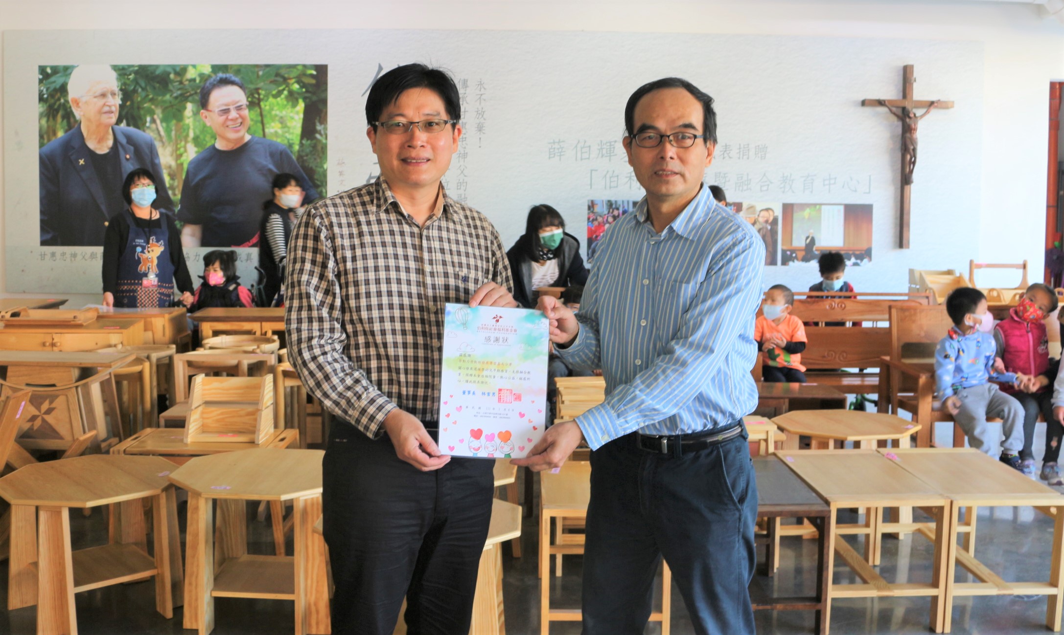 雲嘉南分署寒冬「送愛到府」 職訓木工家具贈慢飛天使