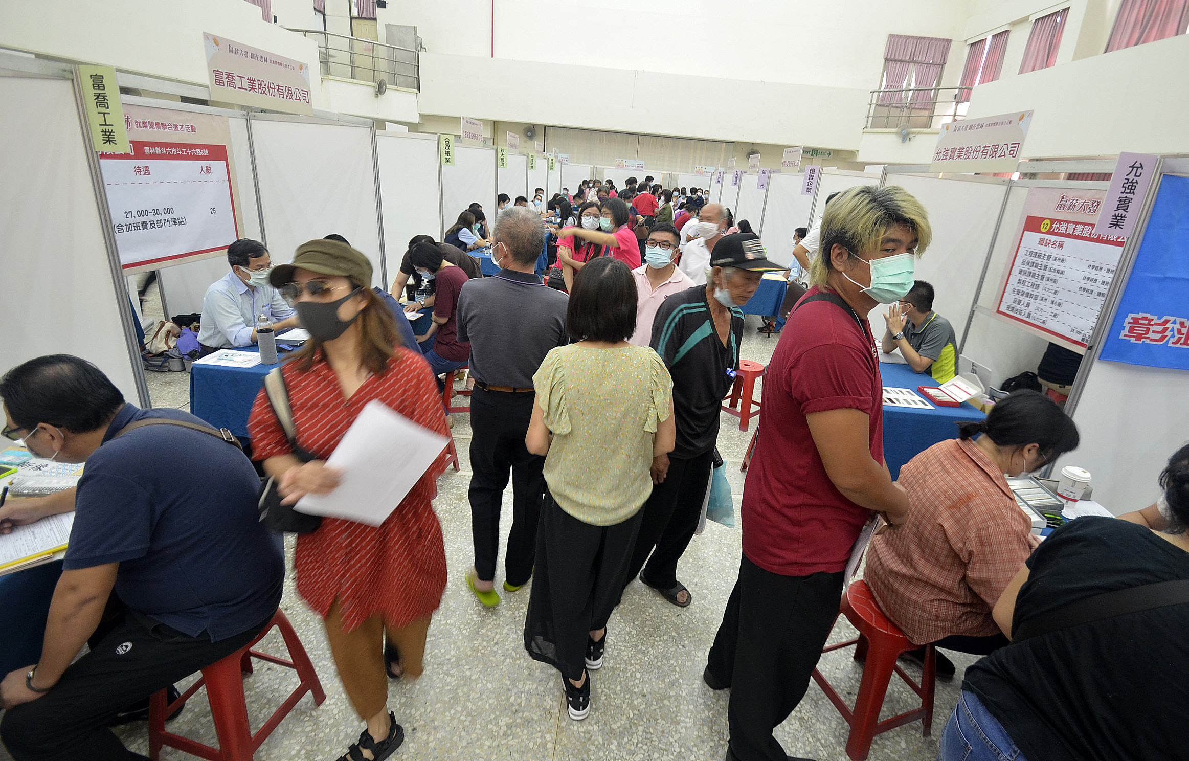 勞動部北港辦青銀徵才 9成職缺「無經驗可」