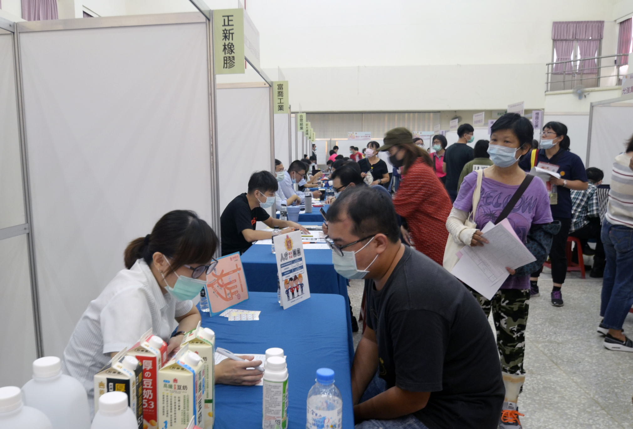 勞動部北港辦青銀徵才 9成職缺「無經驗可」