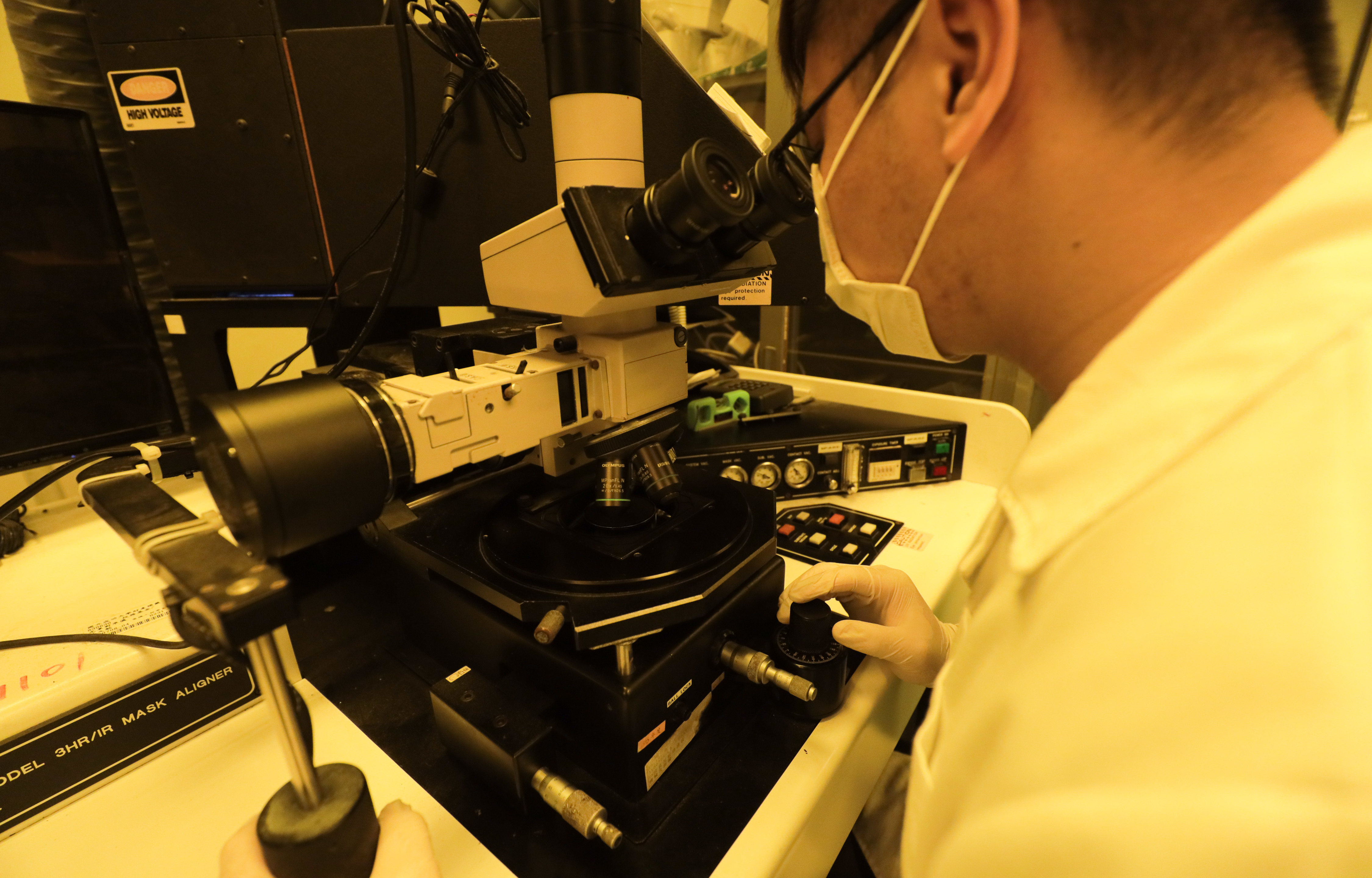 首期「半導體趨勢暨製程設備理論實務培訓班」預計培訓40位半導體產業人才，凡年滿15歲以上的本國籍失(待)業民眾皆可報名