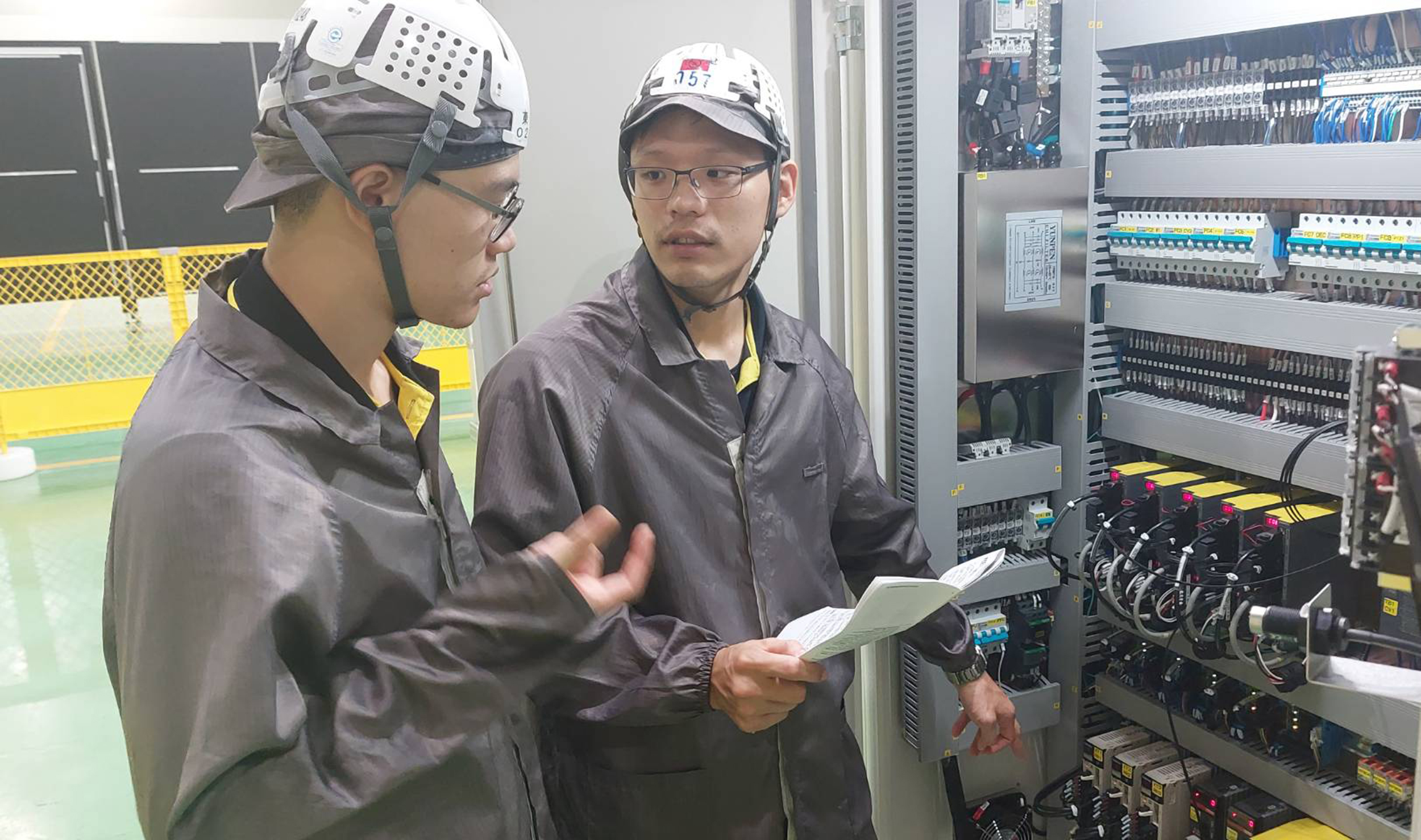 青年就業旗艦計畫讓青年透過一對一的職場導師教導使其職能迅速提升，也減輕企業教育訓練成本。