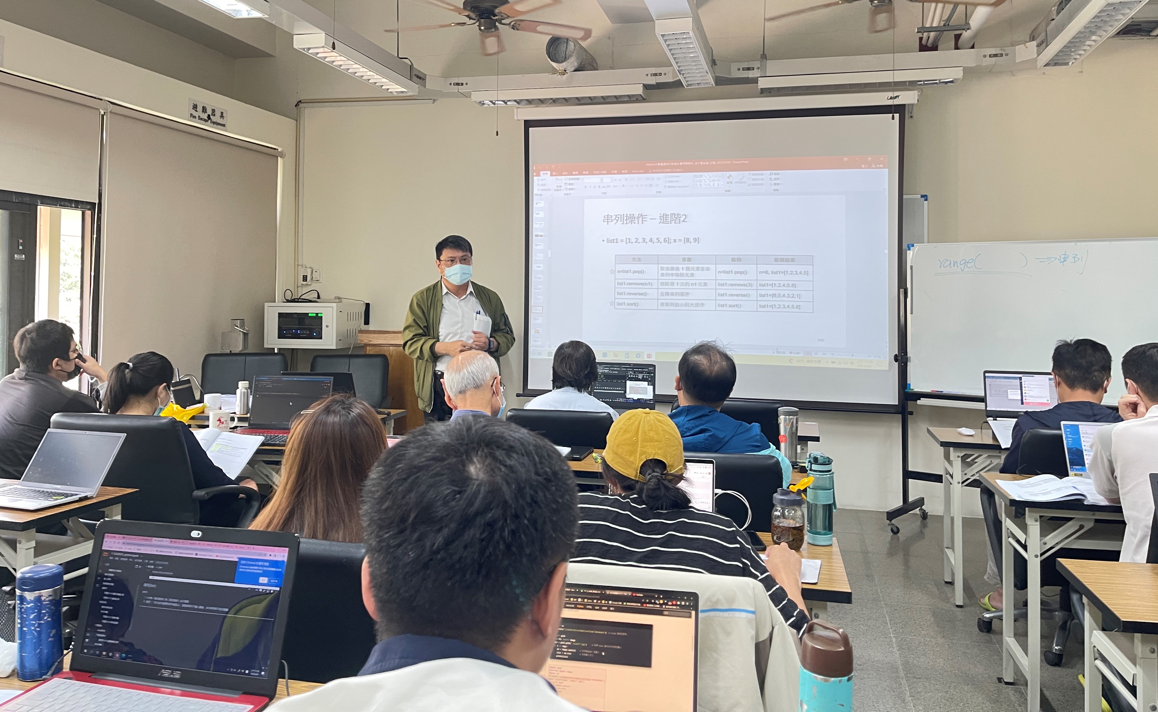 通稿-在職進修有補助！勞動部雲嘉南分署「自辦在職訓練」及「產業人才投資方案」課程熱烈招生中，課程詳情可上台灣就業通查詢。