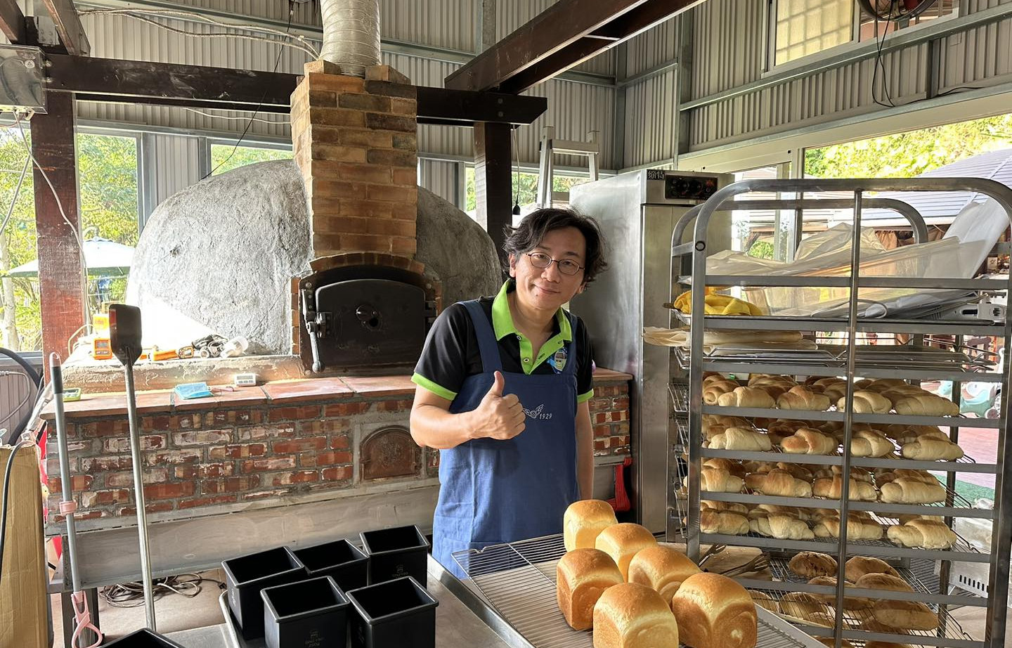 賴建良參加雲嘉南分署烘焙職前訓練，從基礎學起，後來愈做愈有興趣，甚至研發出窯烤米麵包，頗受消費者好評。