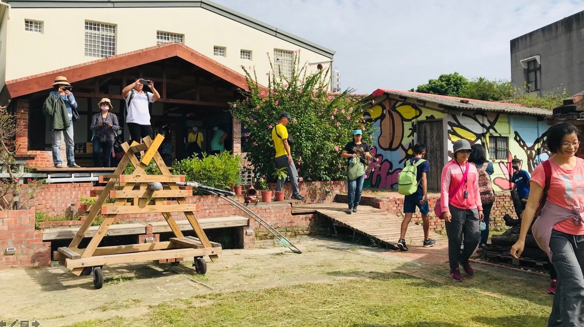 台灣城鄉藝農實踐協會透過透過多元培力的訓練規劃，設計出實境探險遊程，暑假期間吸引許多親子家庭近2千人慕名參加。