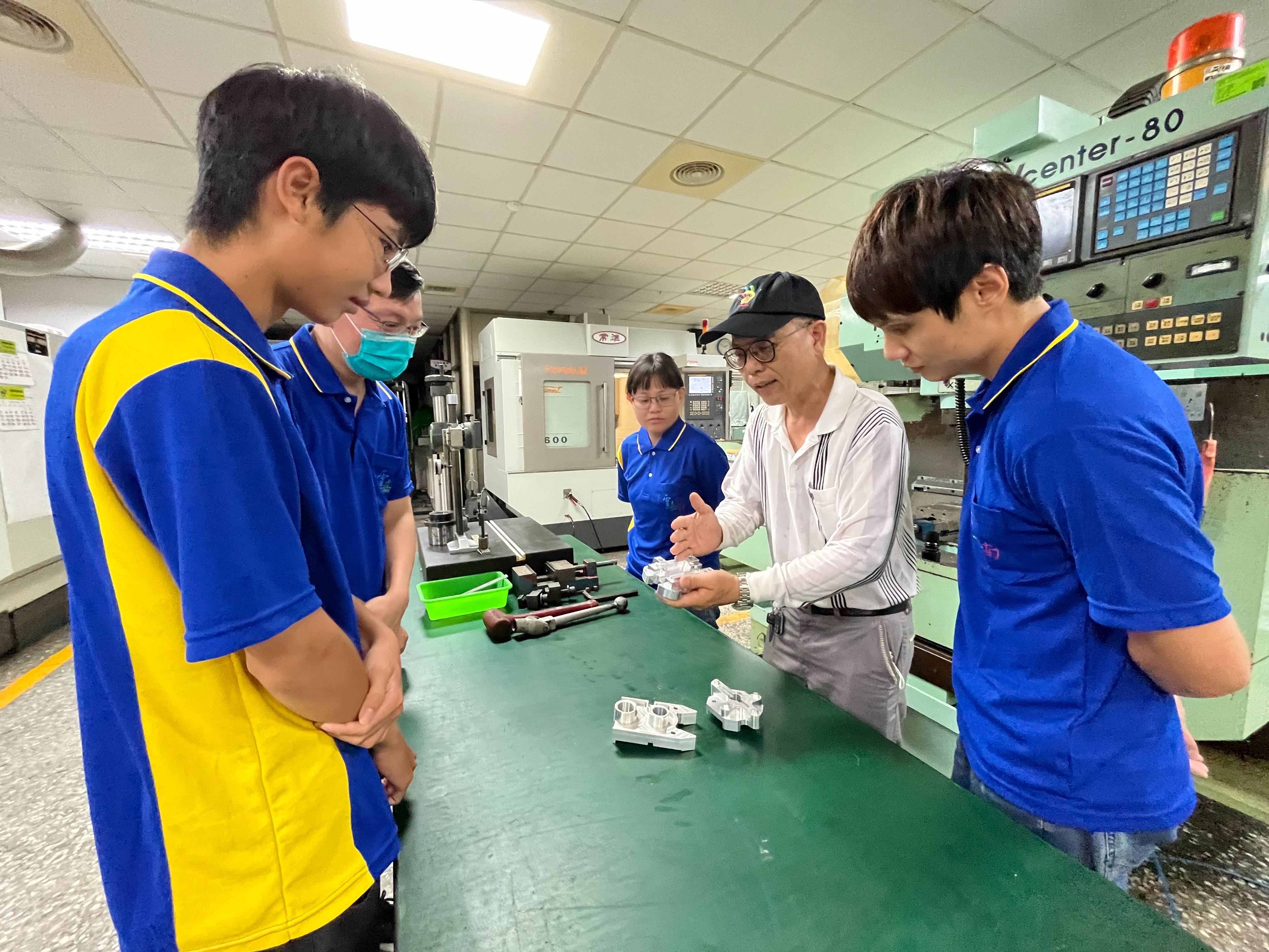 產訓專班學員只要成績及格並取得乙級技術士證照，漢翔立即僱用，無縫接軌職場。