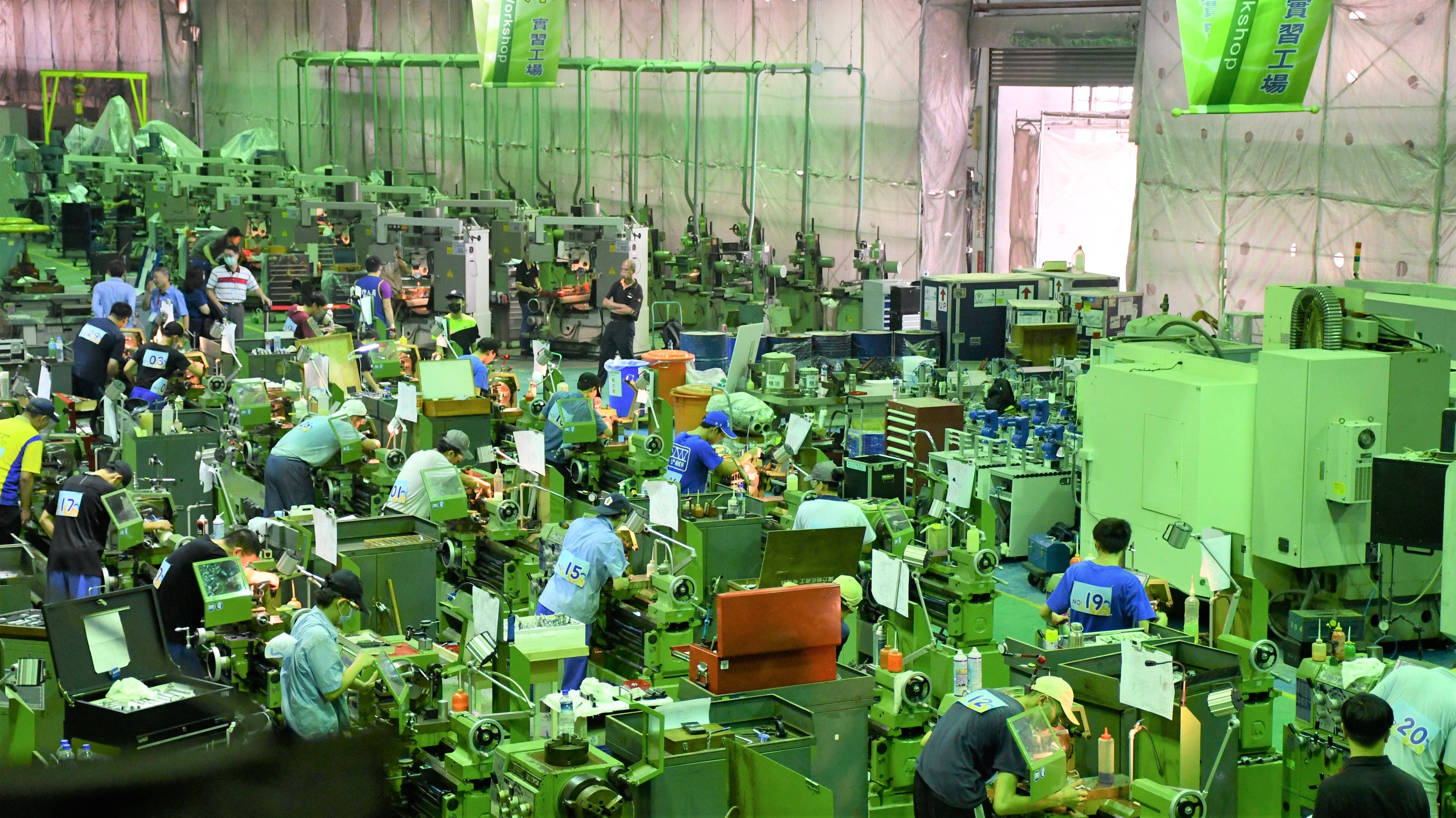 第九屆全國工業類科實作競賽，全台有13縣市、34所高中職學校，共計54名工具機好手同場競技。