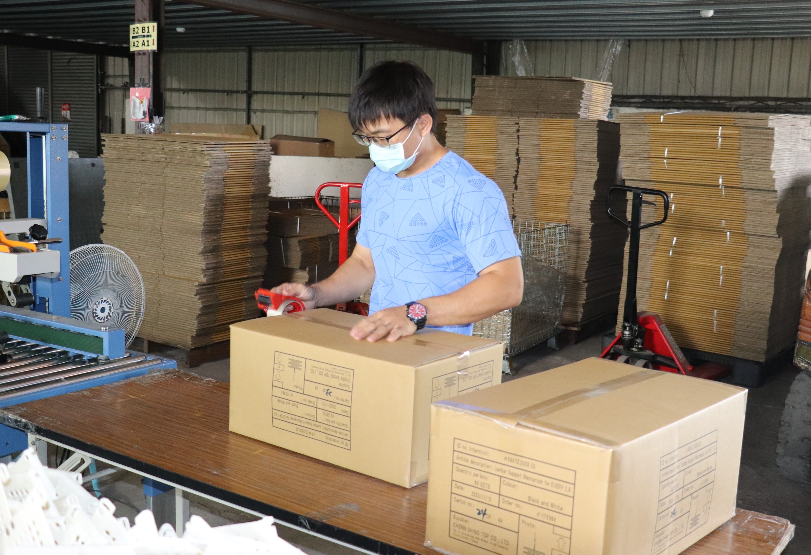 小登利用勞動部「職得好評計畫」順利找到工作，開心的說「靠自己賺錢的感覺真好」！