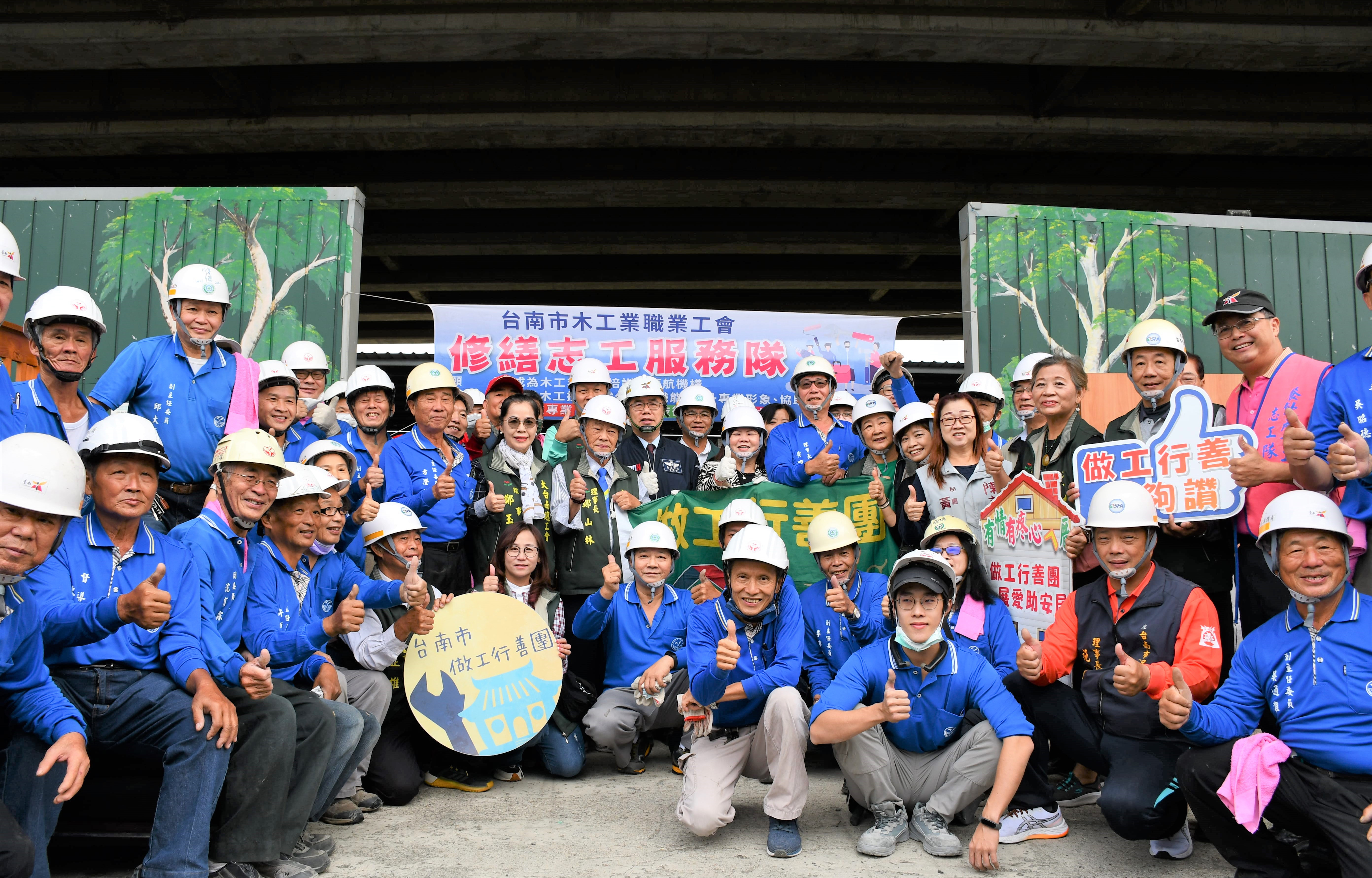 「做工行善團」二手家具倉庫家具整修活動大合照。