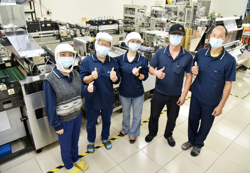 芳丞公司的中高齡勞工透過職務再設計的導入，工作變開心，對公司向心力也提升。