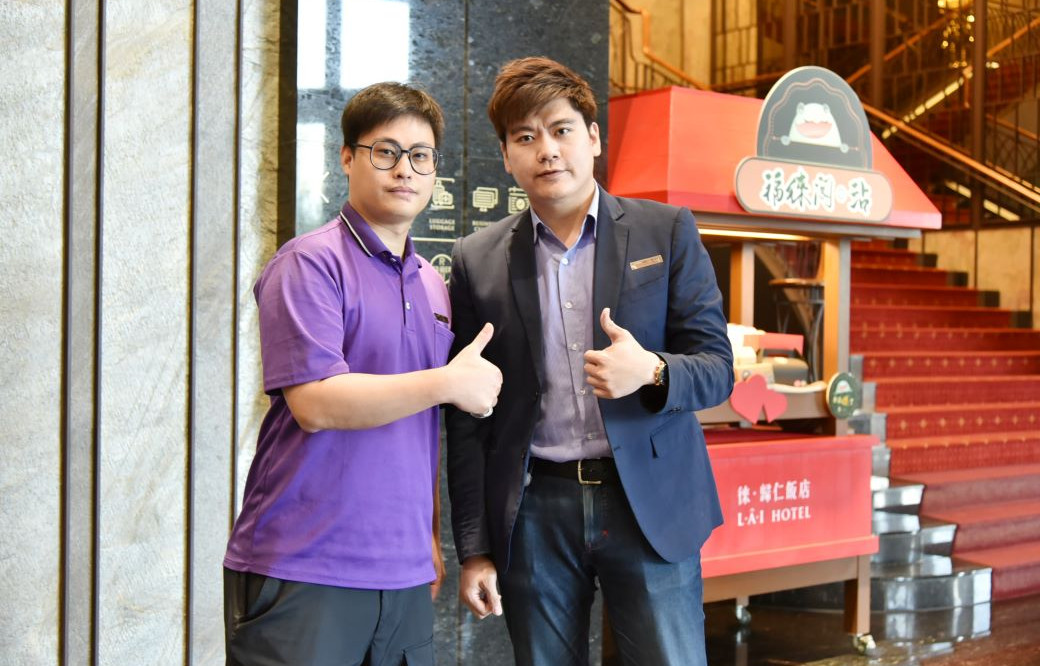 謝譯樑表現優異，獲飯店協理鄭竣丰肯定，打算將他升任為儲備幹部。