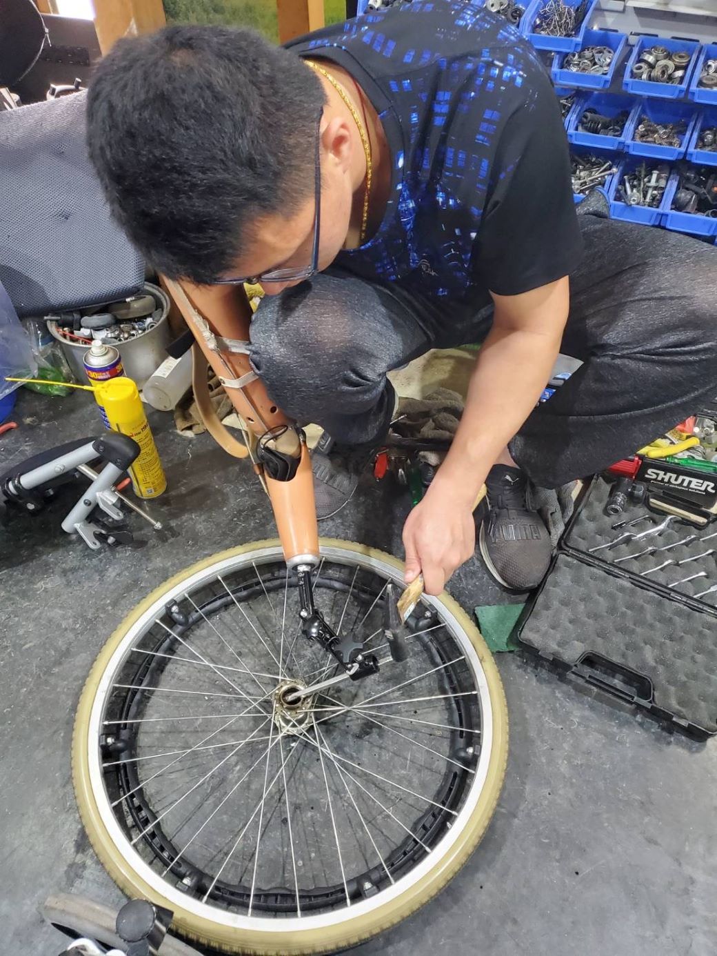 通傳_雲林縣輔助科技服務協會幫身障員工導入職務再設計方案，減輕其工作負擔，效率提升不少。