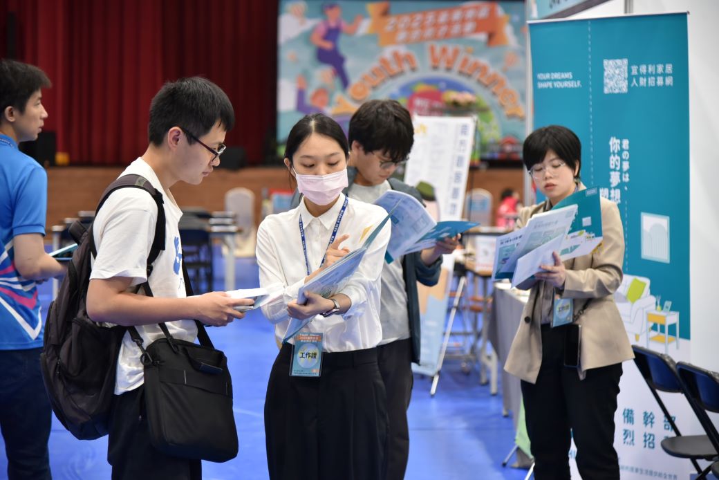 徵才活動釋出逾千職缺，起薪35K以上佔7成，9成工作機會免經驗。