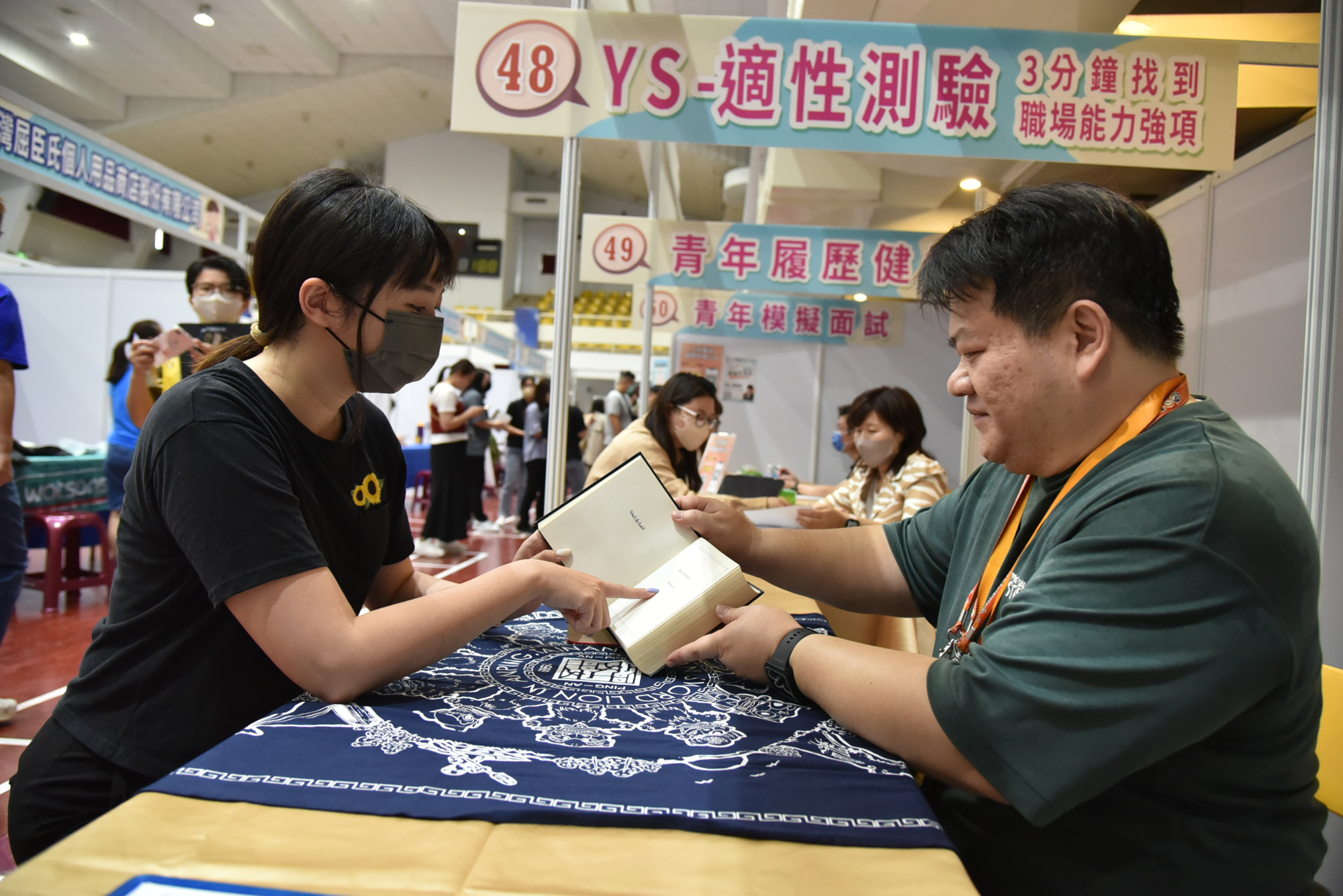 「畢業青年專區」提供履歷健檢、模擬面試、心理測驗與職涯諮詢等一對一服務，吸引不少青年朋友運用。