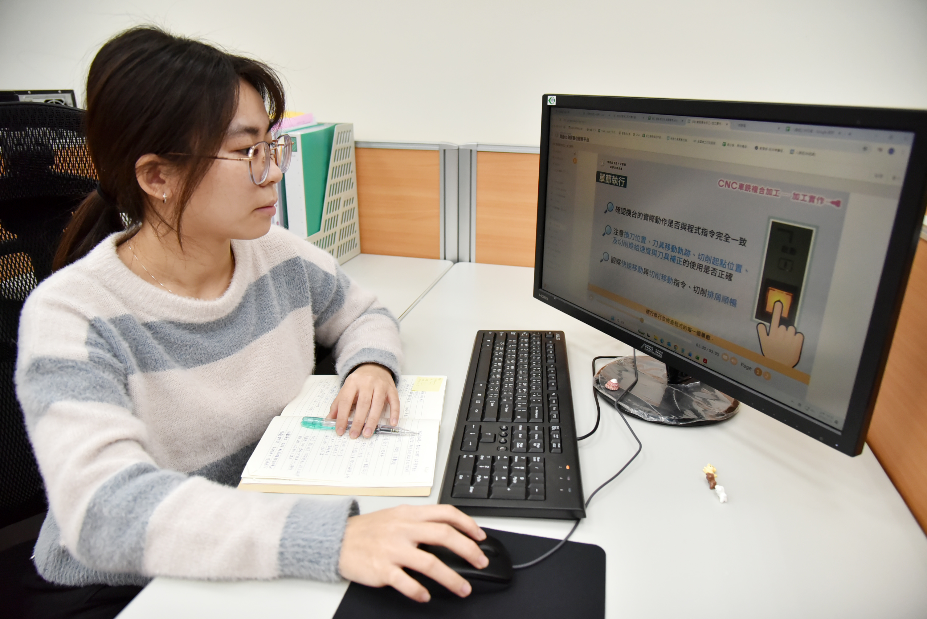 減班休息勞工可利用再充電計畫進修提升自身職能，最高可申請訓練津貼1萬6,300元。