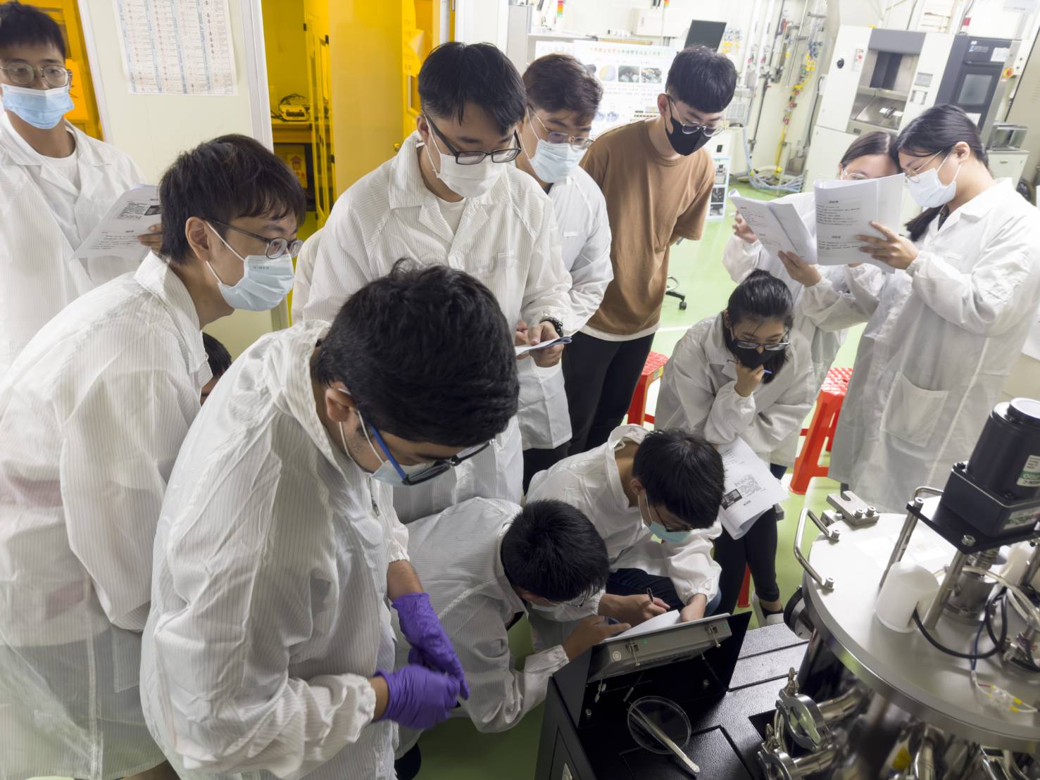 15至29歲待業青年參加政策性產業職訓課程，不但訓練費最高全額補助，訓練期間每月還加碼8千元學習獎勵金，最高合計可領9萬6千元學習獎勵金。