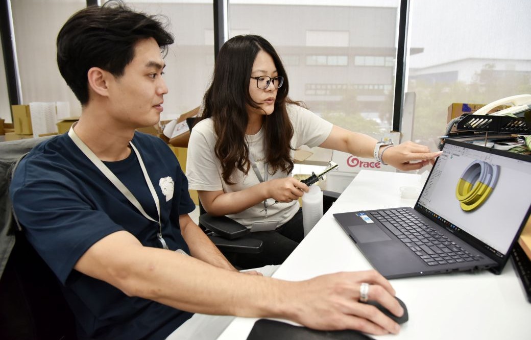 「青年就業旗艦計畫」由資深員工手把手教學，協助青年從適應職場、熟悉業務到強化專業能力，一步到位，培養企業所需即戰力。