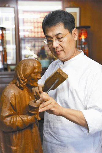 通傳-勞動部辦職人Salon講座4月11日請來府城具代表性的木雕藝術家陳啟村與民眾對話