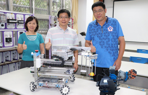 1雲嘉南分署長劉邦棟(中)、科長曾秋瑾(左)、訓練師蕭勝文(右)邀各地好手參賽