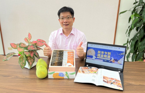 勞動部勞動力發展署雲嘉南分署精選雲嘉南9家多元中秋禮盒，歡迎民眾洽「秋來乍到 禮盒精選」預購，送禮自用兩相宜。