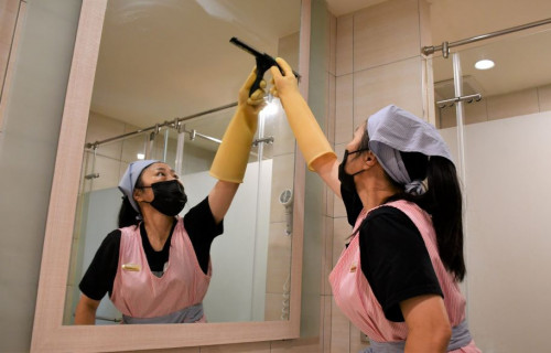 小迦姐目前與嘉義市多家知名飯店合作房務清潔，也穩定接洽多筆居家打掃，經濟上有了大幅度的改善。