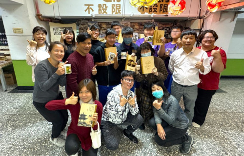 圖1.雲嘉南分署辦理身心障礙職訓體驗已邁入第10年，由分署職訓師郭文軒(右二)、職評員與輔導員一對一協助學員發掘潛能，探索適性職能。