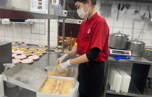 「青年就業領航計畫」讓20歲的鄭金鳳提早入職場磨練，更助她存到一筆創業基金。