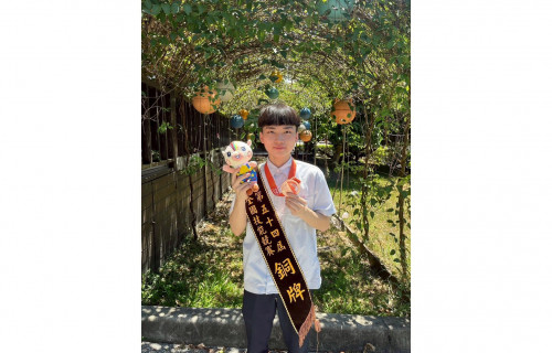 圖1.目前就讀永平工商的沈承佑以對烘焙的熱情與自我要求，第一次參加全國賽便拿下第三名佳績，今年更順利選拔上國手，將代表國家出賽明年第48屆國際技能競賽。